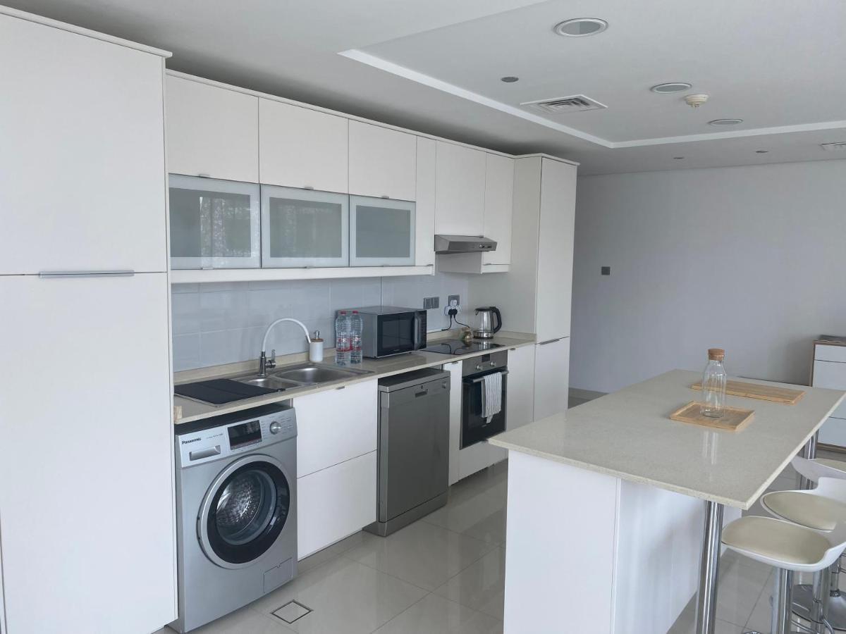 One Bedroom Apartment With Pool & Gym Near Marina Dubai Buitenkant foto