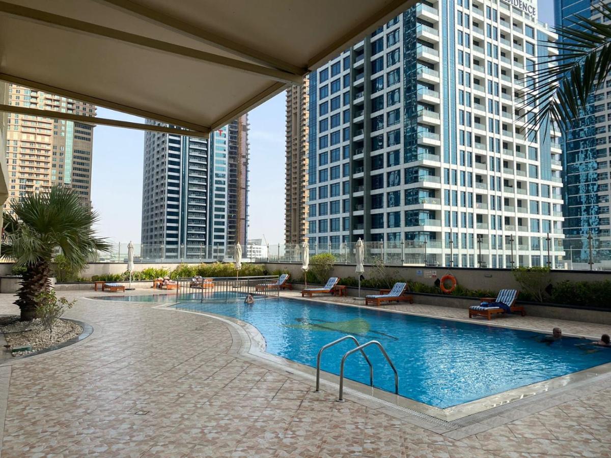 One Bedroom Apartment With Pool & Gym Near Marina Dubai Buitenkant foto