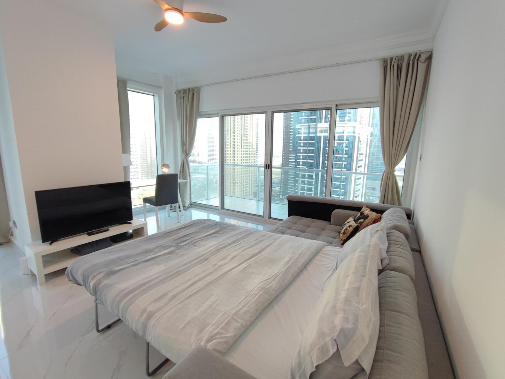 One Bedroom Apartment With Pool & Gym Near Marina Dubai Buitenkant foto