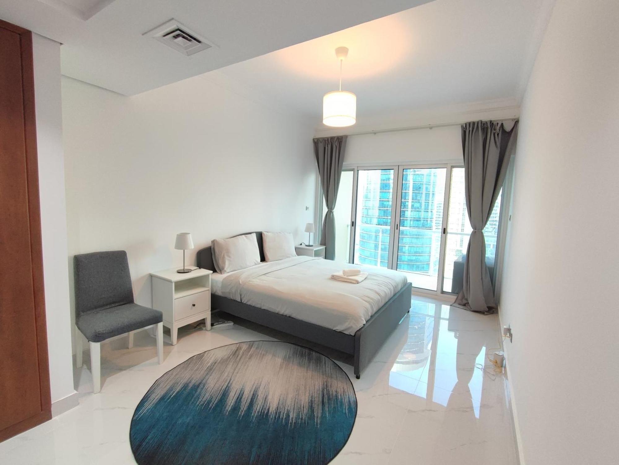 One Bedroom Apartment With Pool & Gym Near Marina Dubai Buitenkant foto