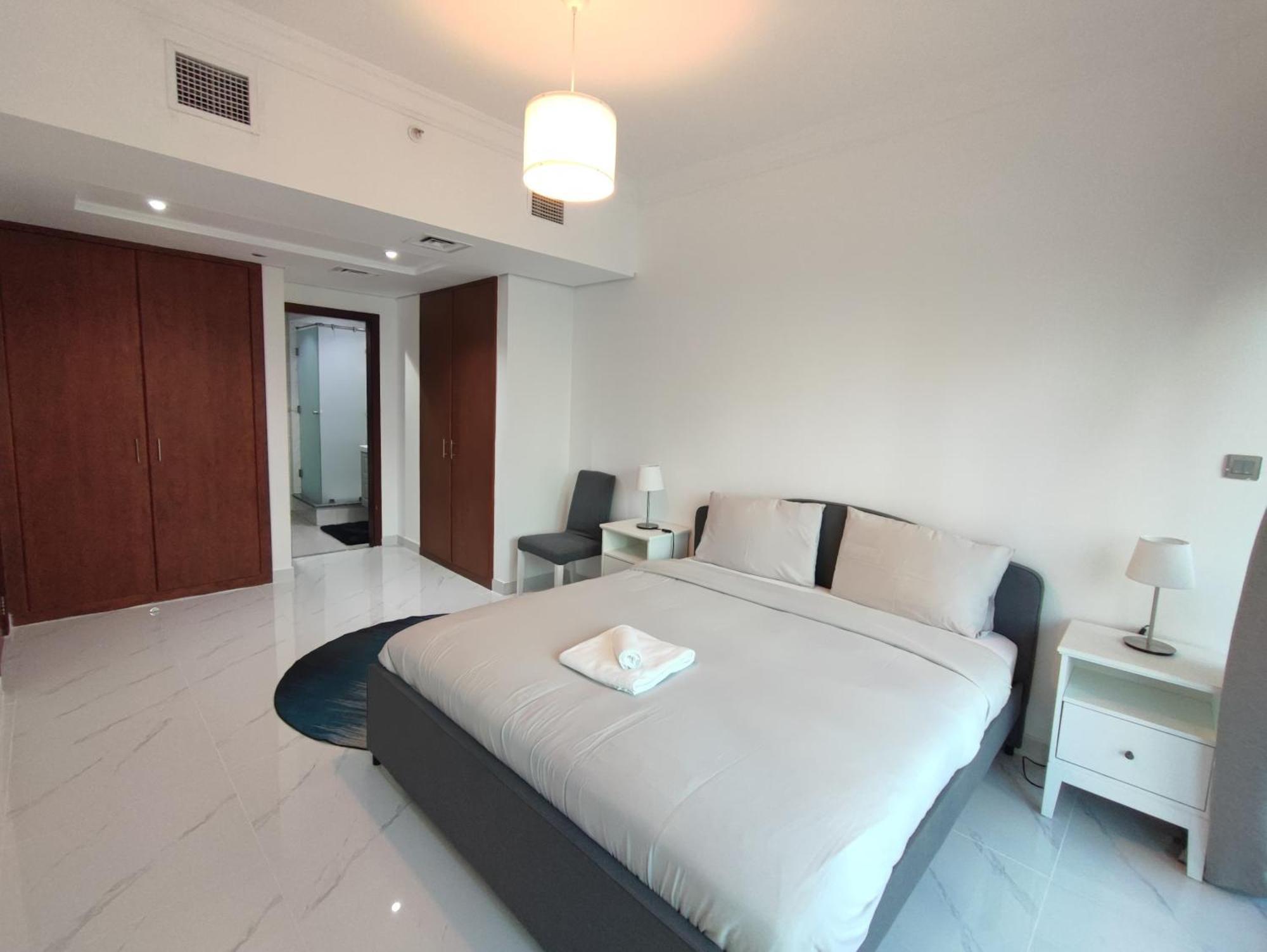 One Bedroom Apartment With Pool & Gym Near Marina Dubai Buitenkant foto