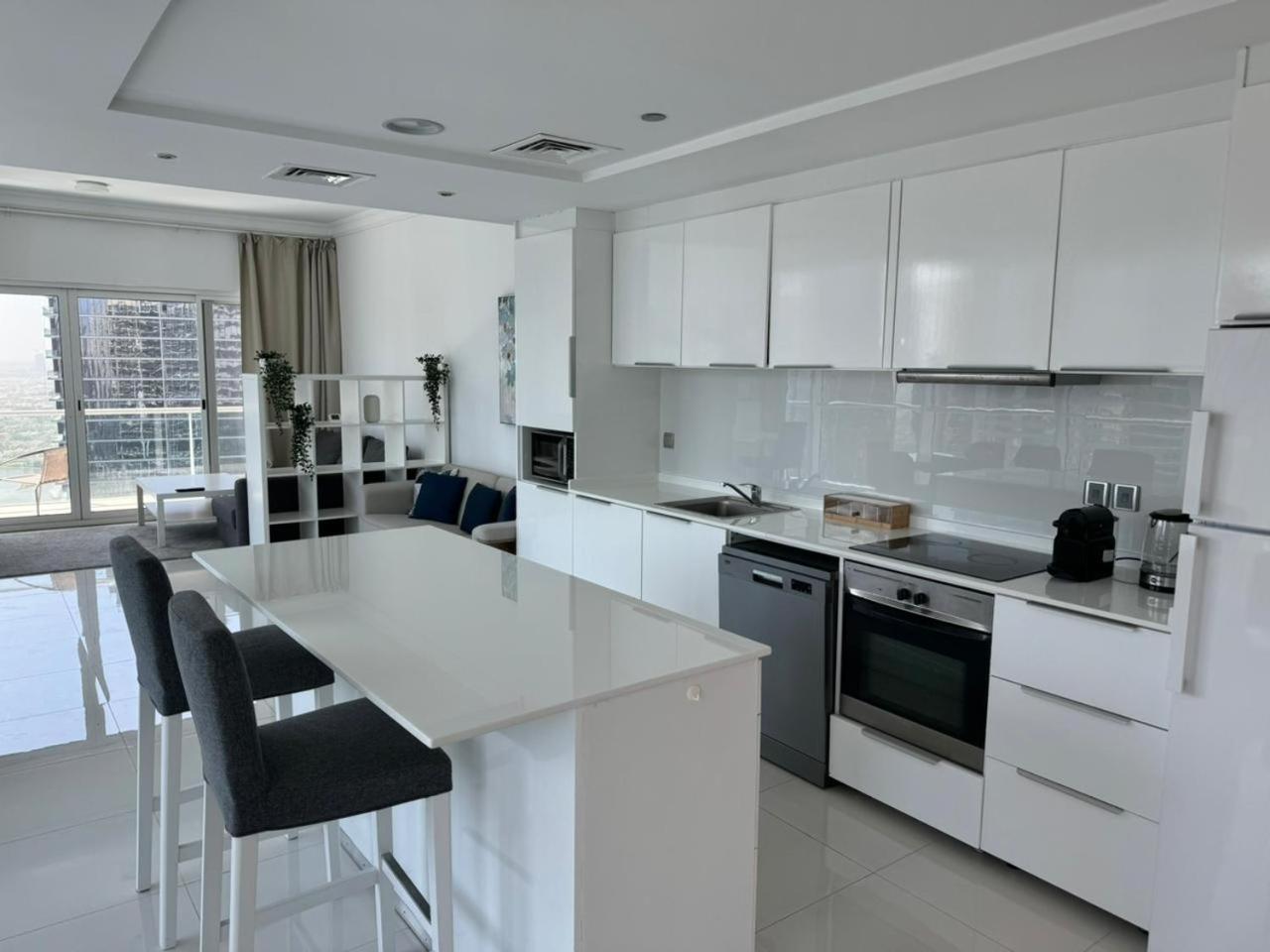 One Bedroom Apartment With Pool & Gym Near Marina Dubai Buitenkant foto