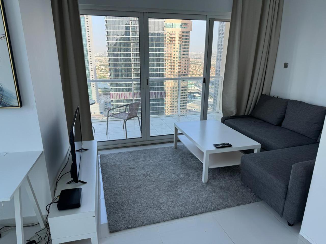 One Bedroom Apartment With Pool & Gym Near Marina Dubai Buitenkant foto